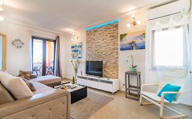 Charming House On The Beach And Deluxe Apartment