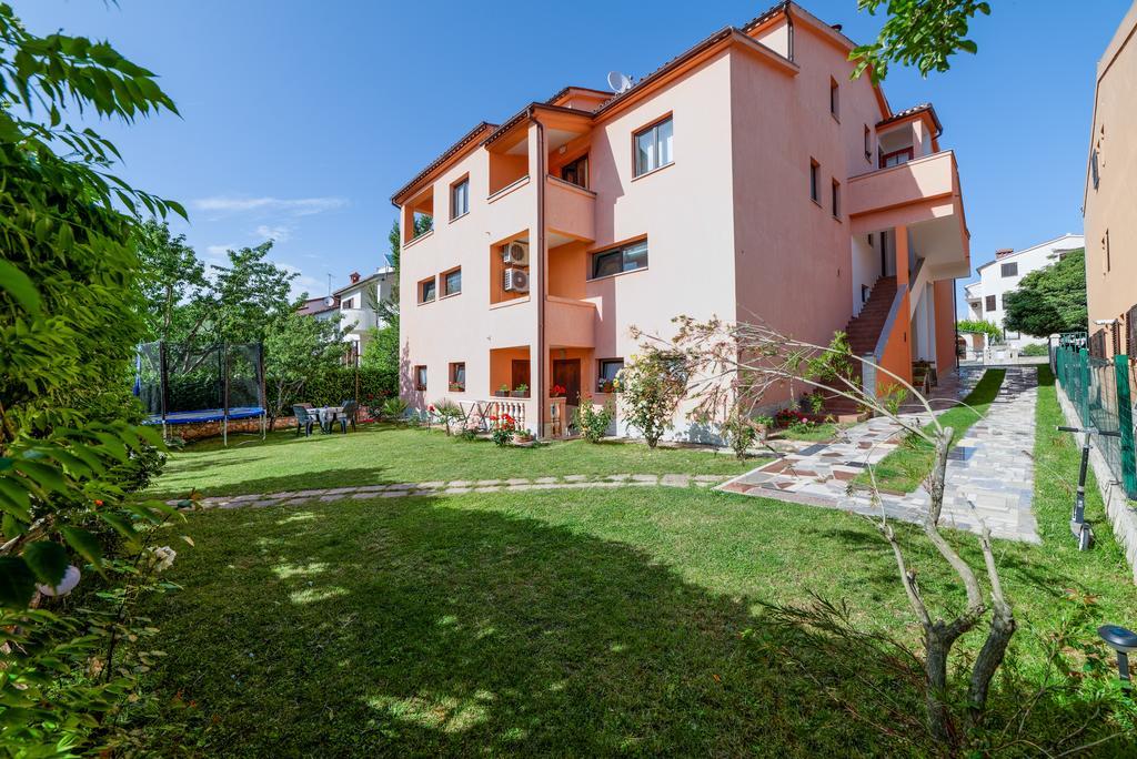 Charming House On The Beach And Deluxe Apartment Póla Kültér fotó