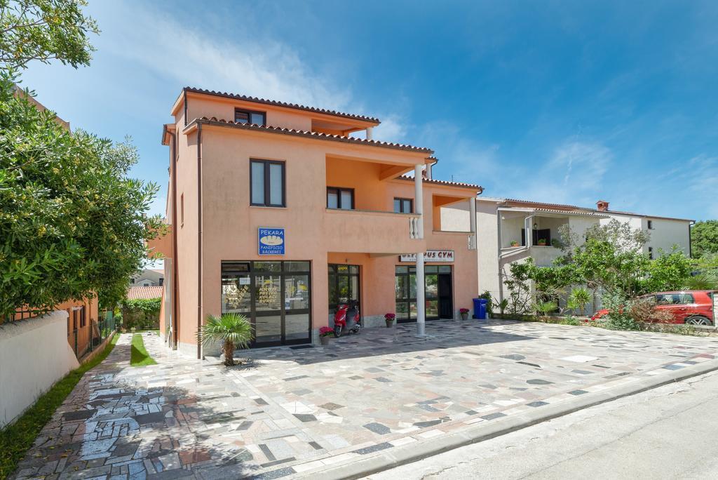 Charming House On The Beach And Deluxe Apartment Póla Kültér fotó