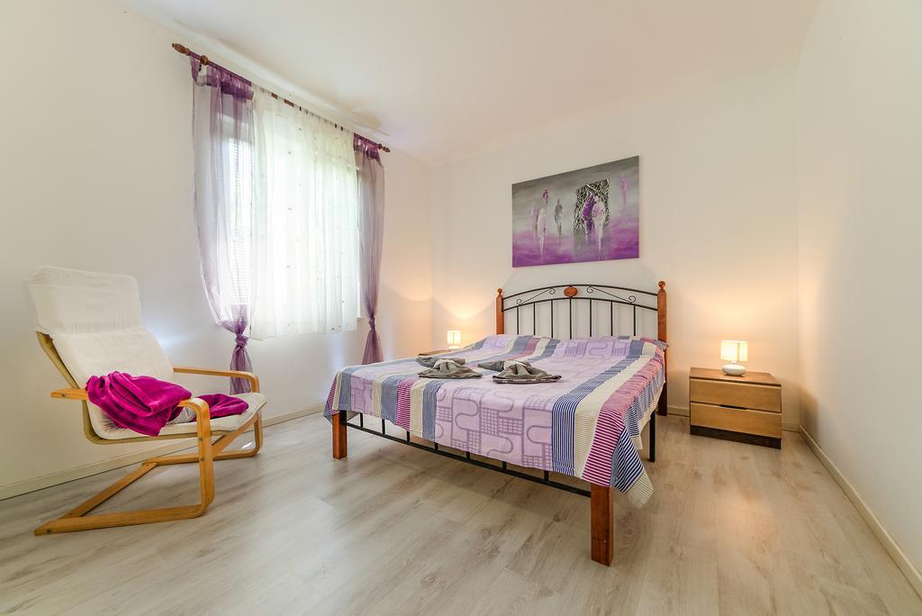 Charming House On The Beach And Deluxe Apartment Póla Kültér fotó