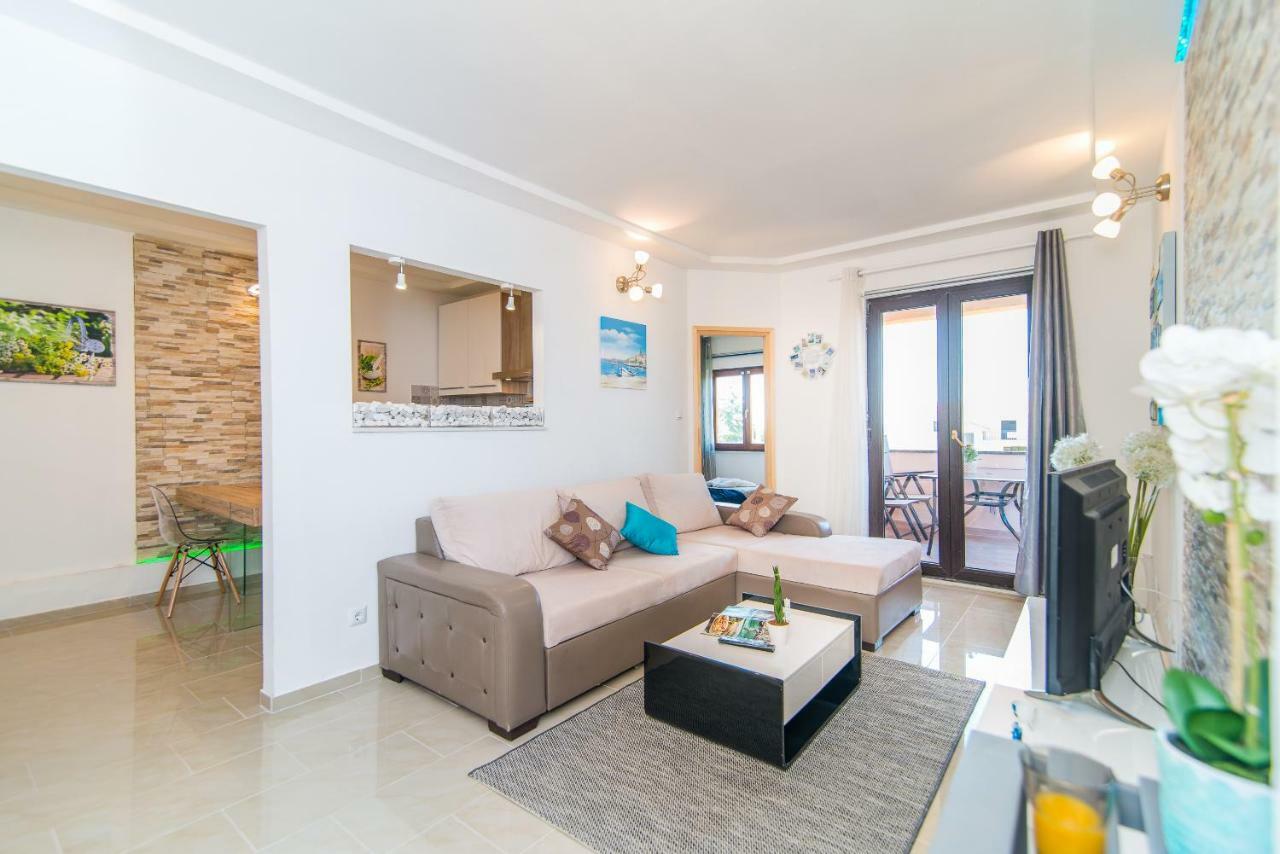 Charming House On The Beach And Deluxe Apartment Póla Kültér fotó