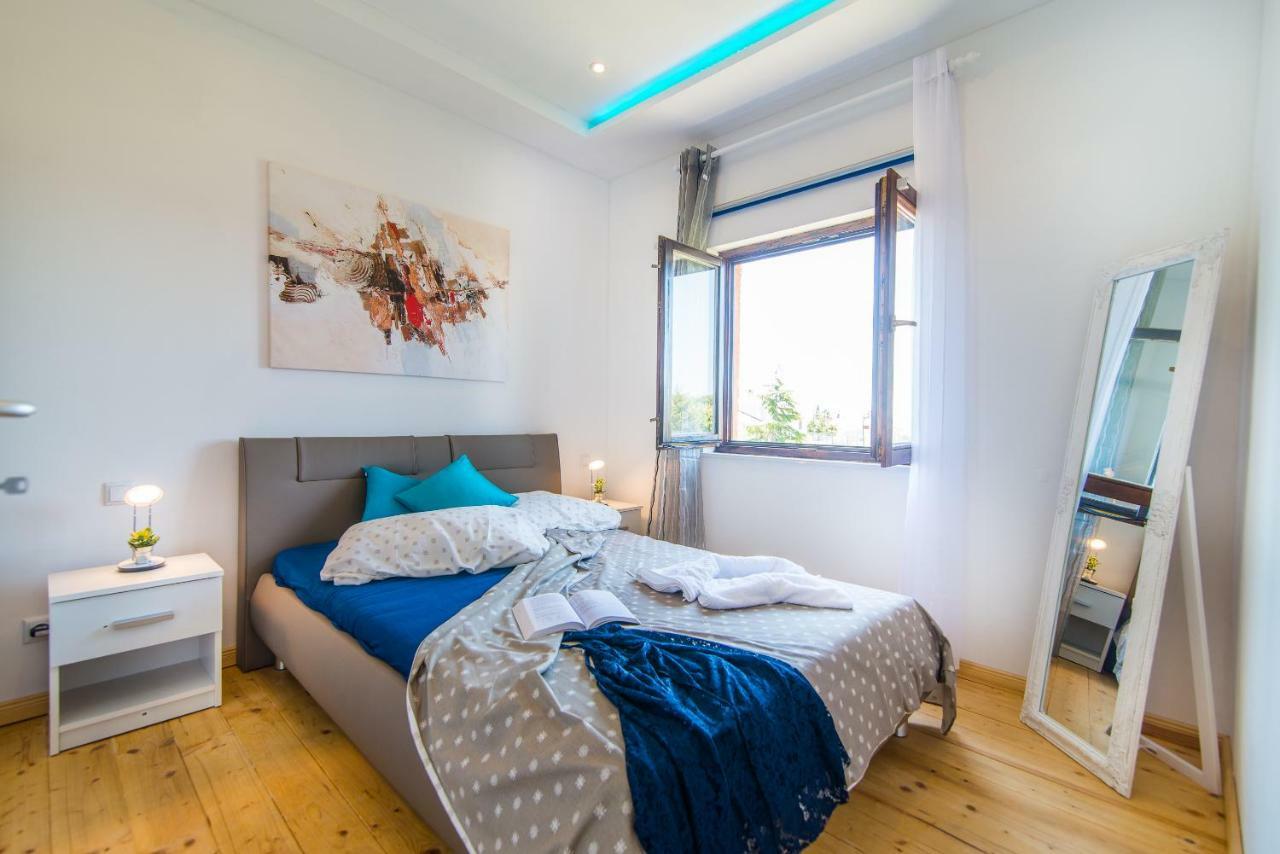 Charming House On The Beach And Deluxe Apartment Póla Kültér fotó