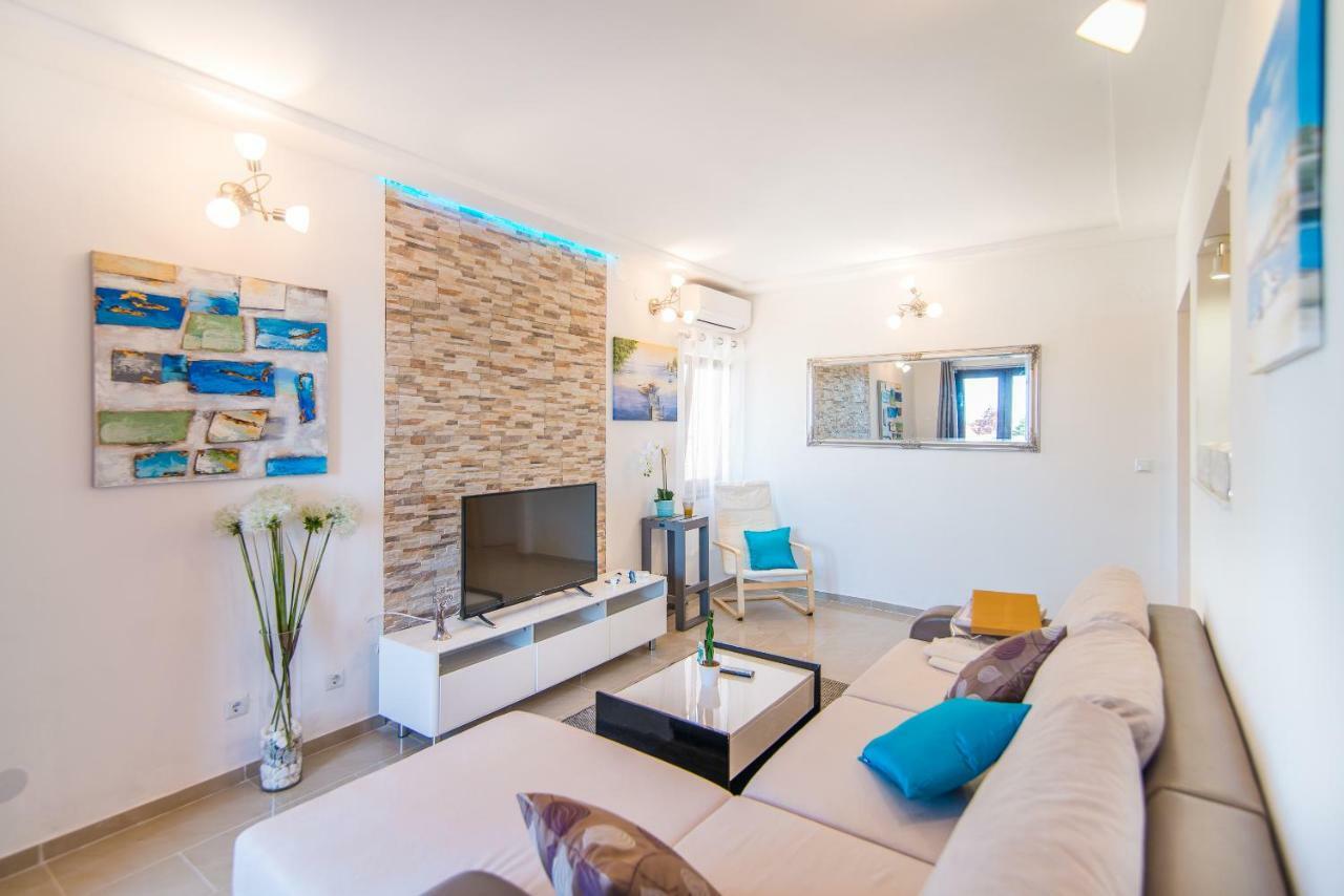 Charming House On The Beach And Deluxe Apartment Póla Kültér fotó