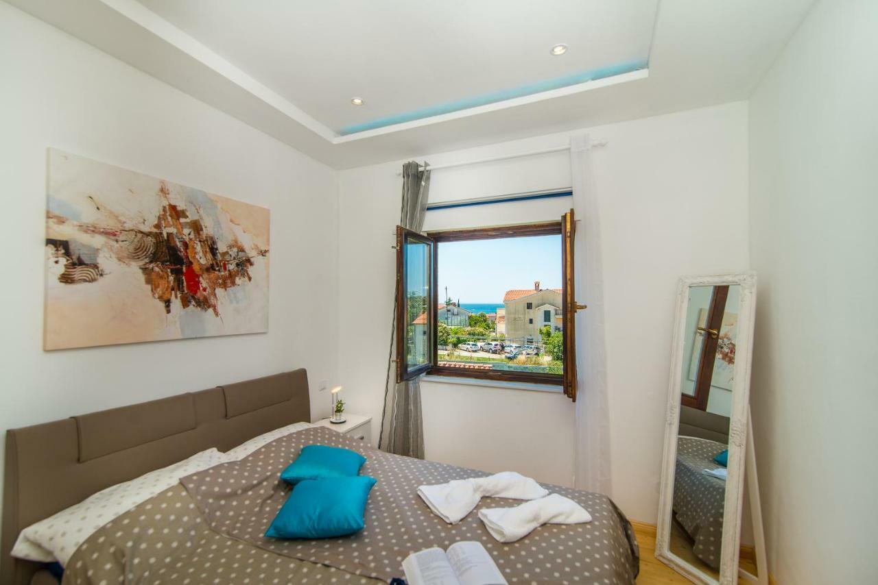 Charming House On The Beach And Deluxe Apartment Póla Kültér fotó