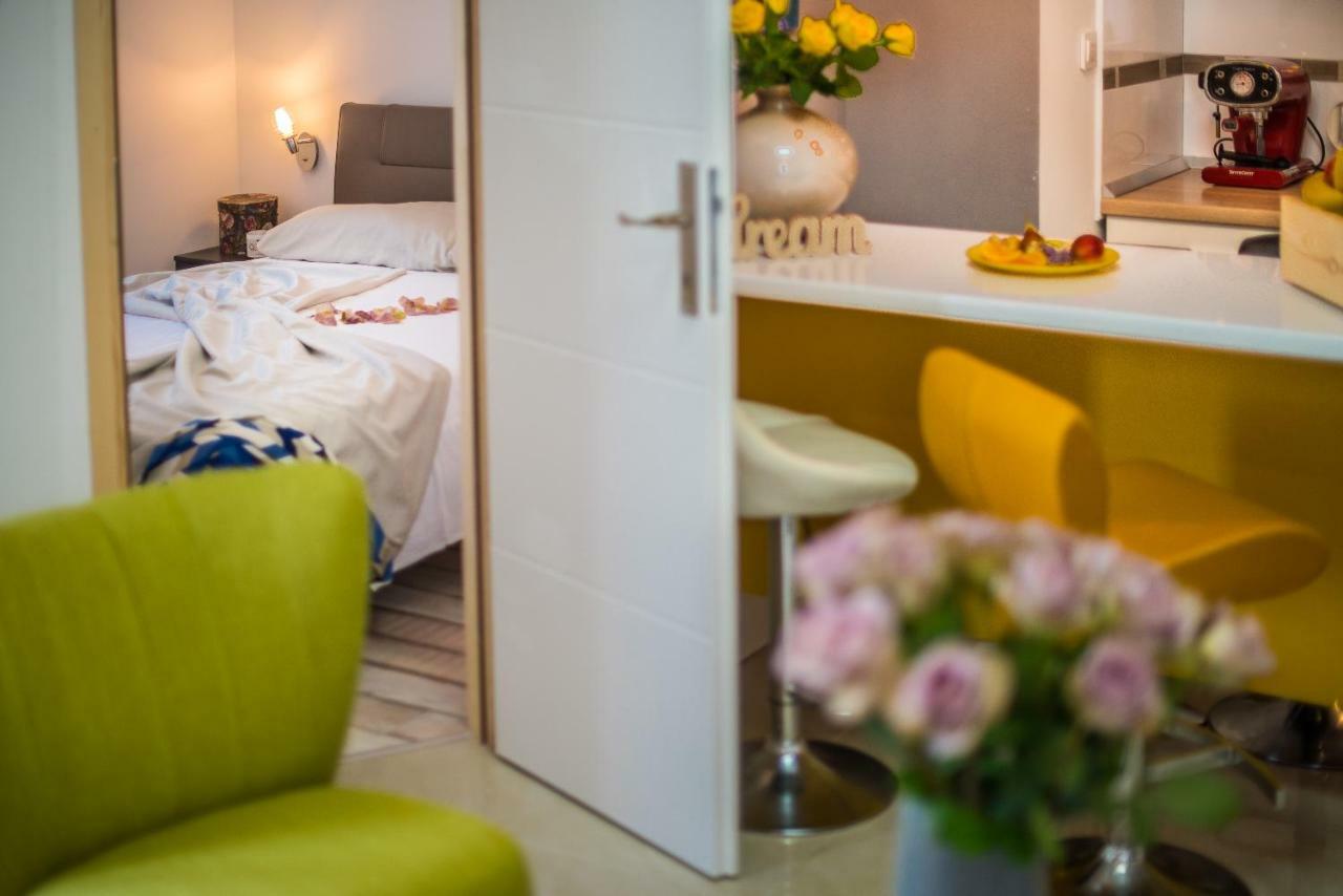 Charming House On The Beach And Deluxe Apartment Póla Kültér fotó