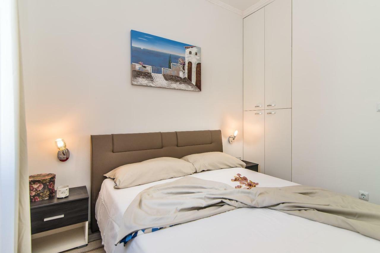 Charming House On The Beach And Deluxe Apartment Póla Kültér fotó