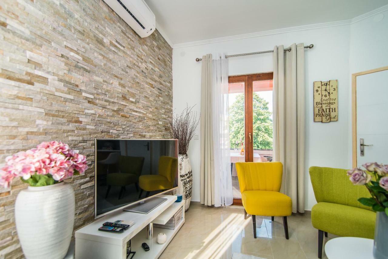 Charming House On The Beach And Deluxe Apartment Póla Kültér fotó