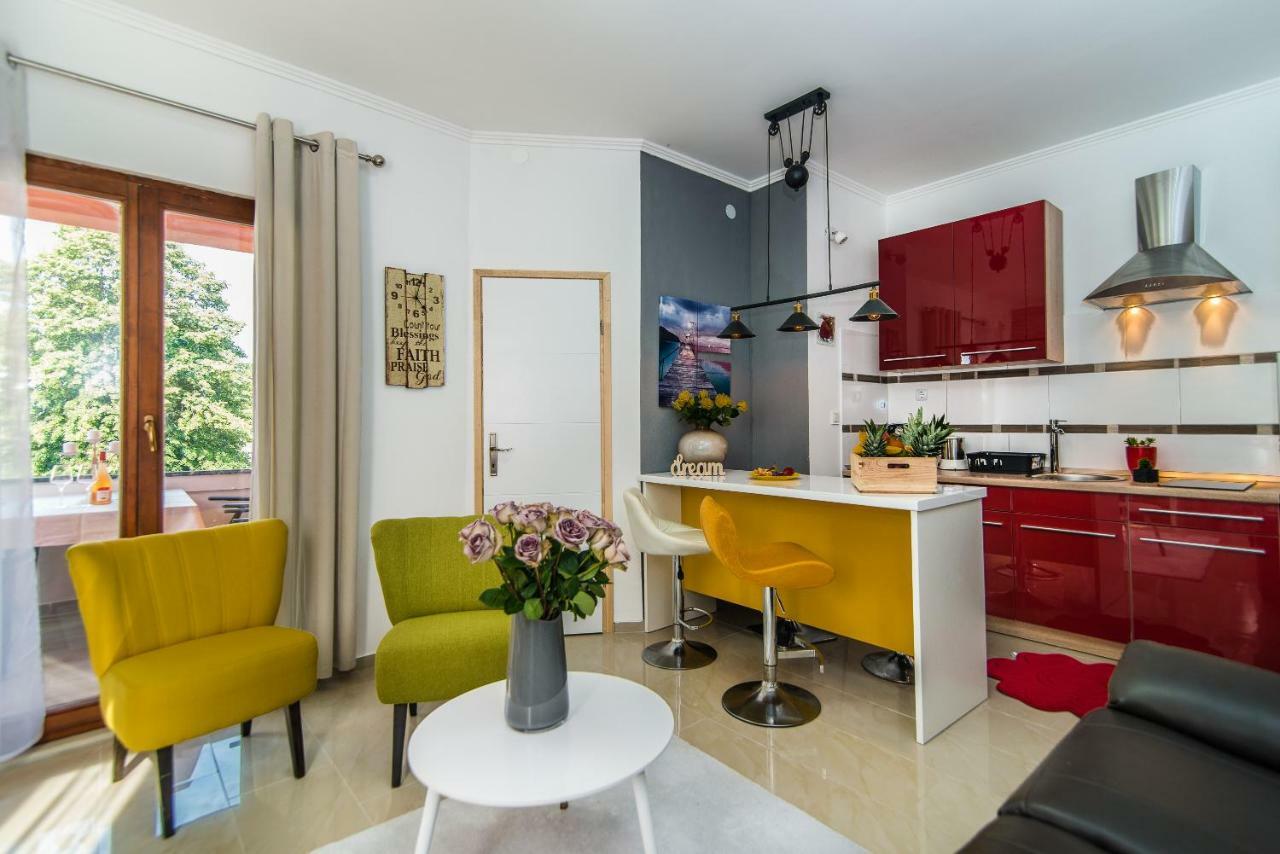 Charming House On The Beach And Deluxe Apartment Póla Kültér fotó