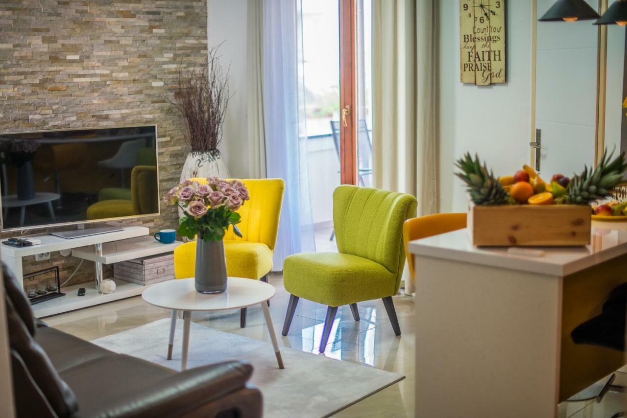Charming House On The Beach And Deluxe Apartment Póla Kültér fotó